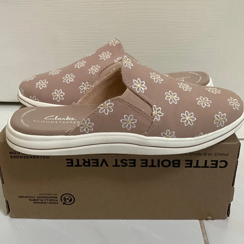 Clarks Cloudsteppers Floral Slip-On Sneakers‎ Size 6.5M